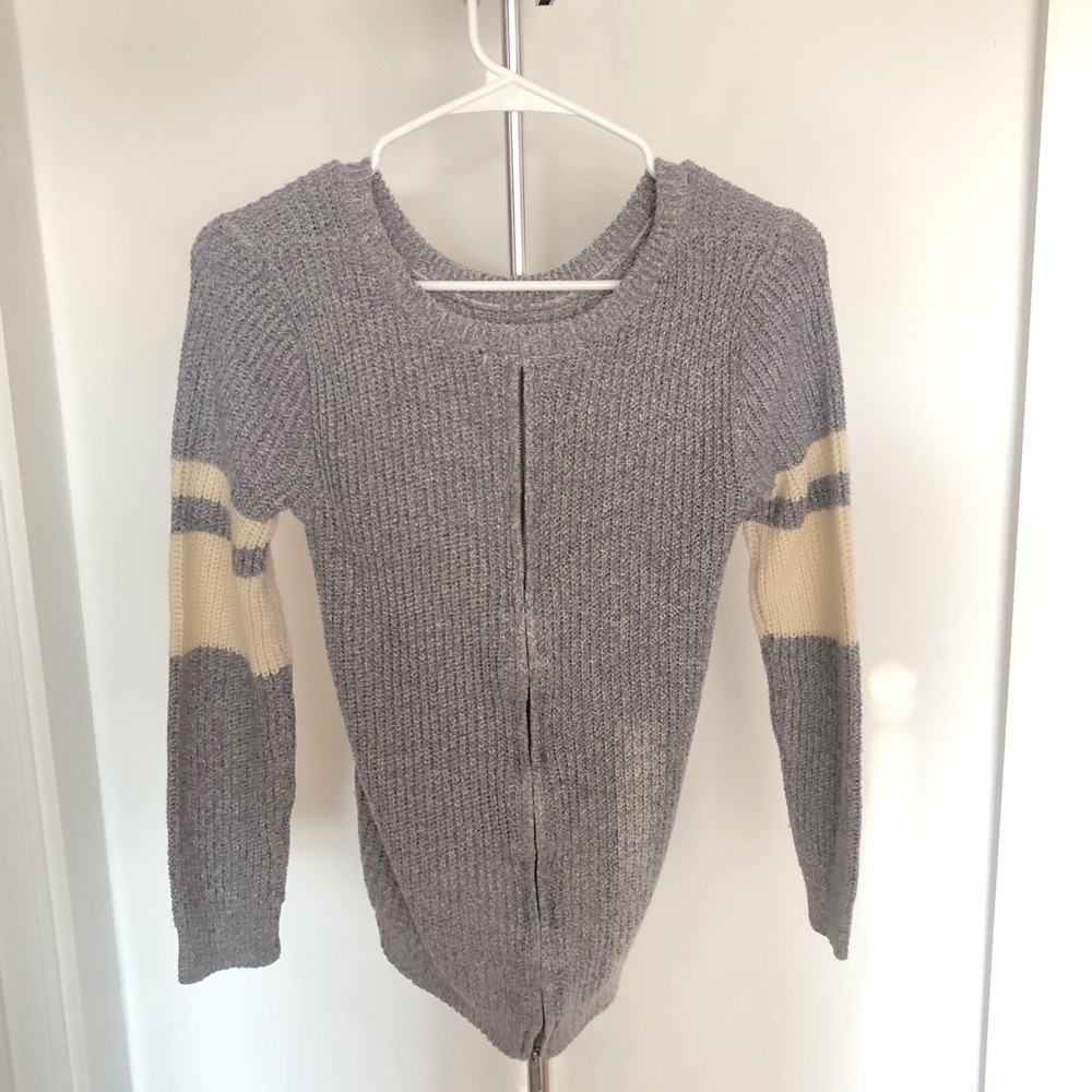 Gray sweater  🍂 - Picture 3 of 3